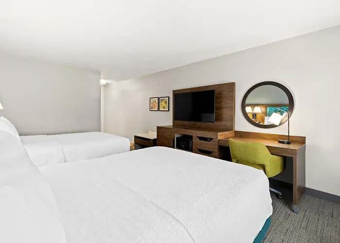 Hampton Inn & Suites Canton
