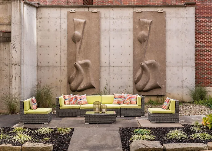 Blu-Tique, Akron, A Tribute Portfolio Hotel
