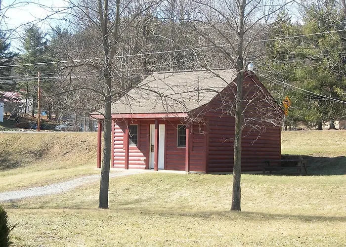 Mohican Little Brown Inn Loudonville